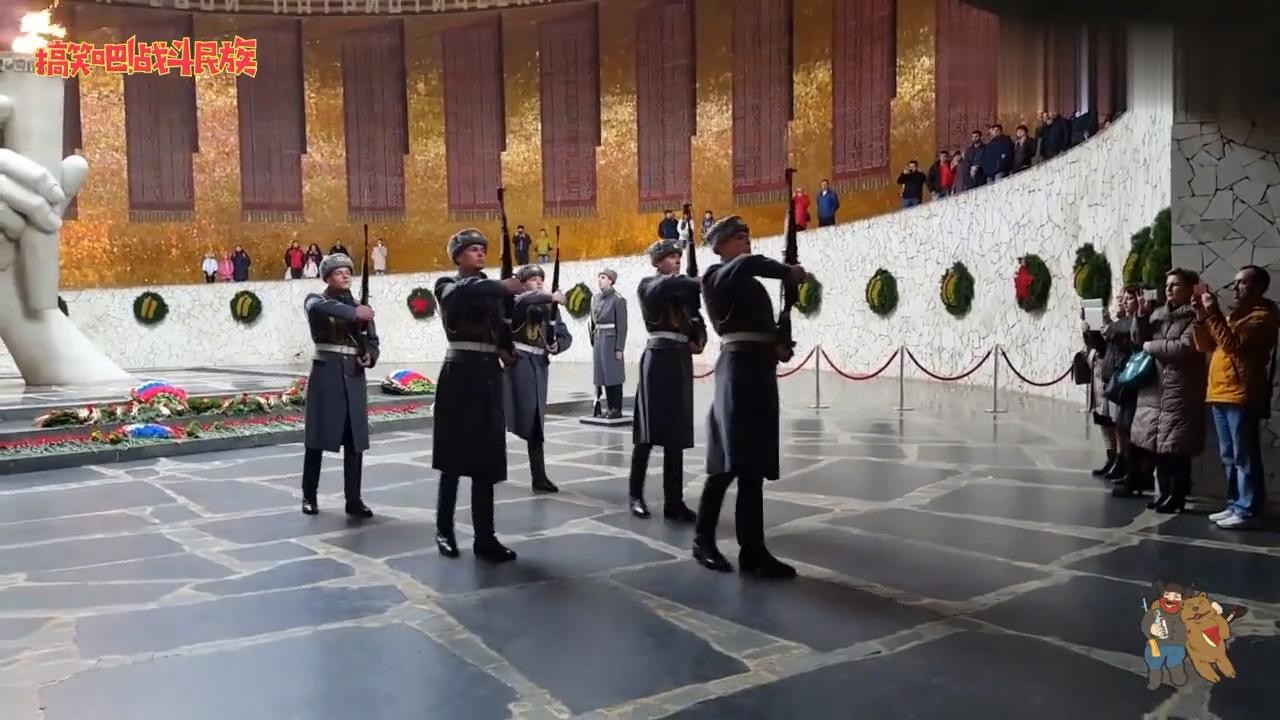 The first time I saw the change of Russian guards, I was amused by the step of 
