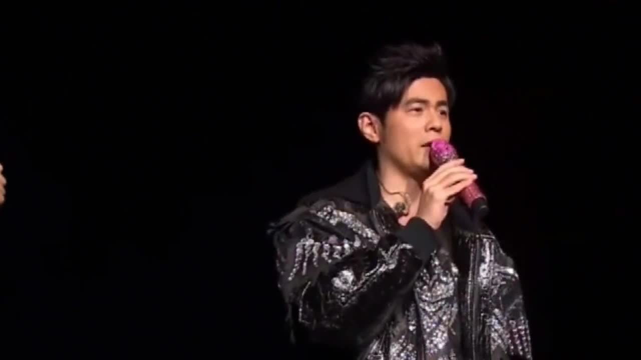 Do you want to grow a beard? Jay Chou is cool and handsome when he consults fans about the comparison.