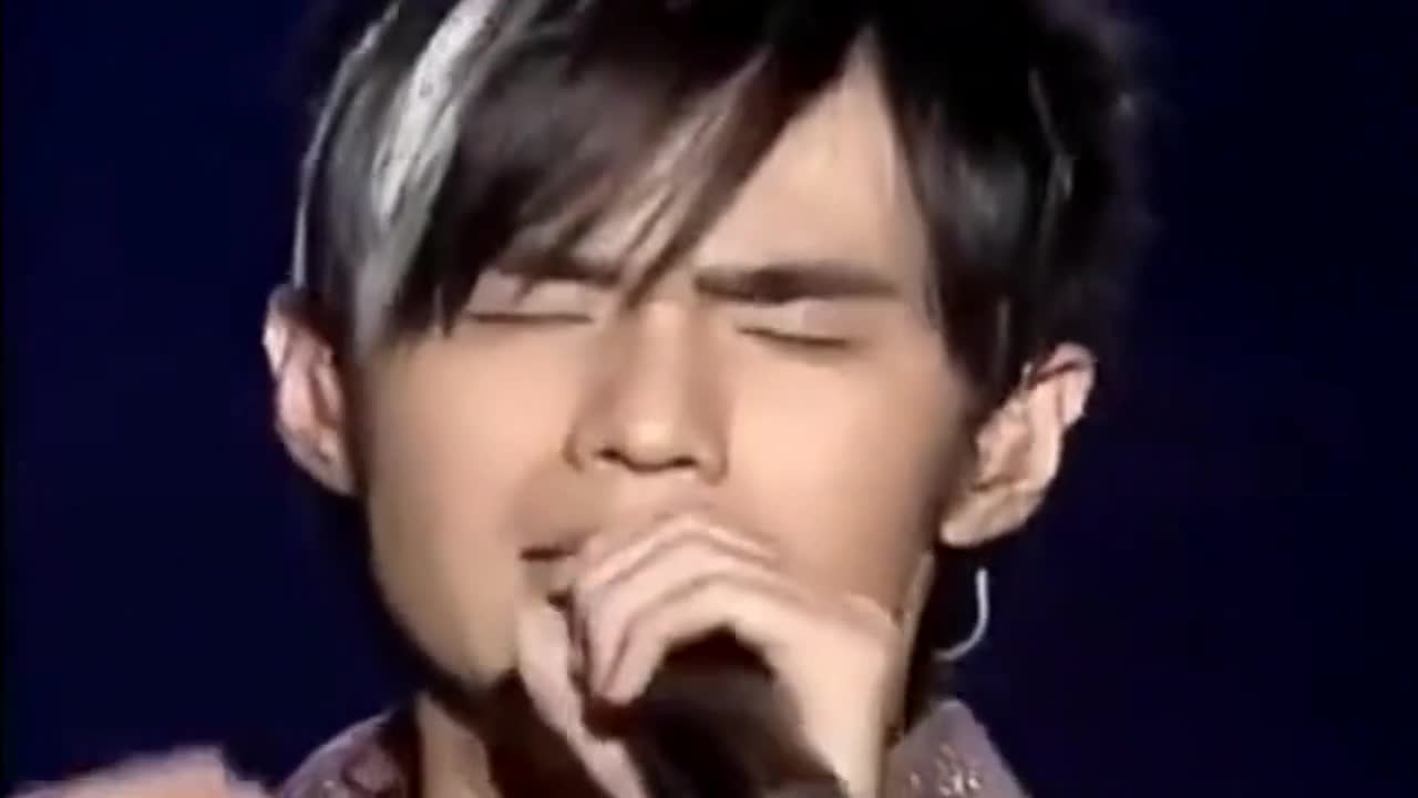 Jay Chou recalled that 15 years ago, the concert sighed that time was flying by, but his wife Kunling was speechless.