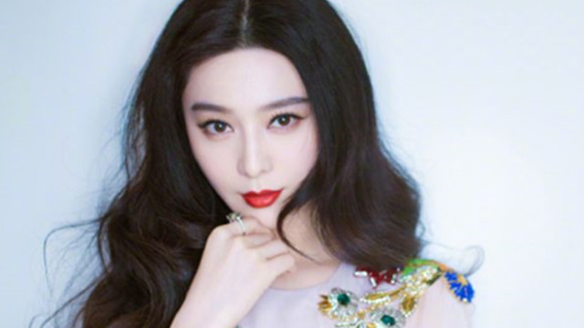 Fan Bingbing's self-exposure has returned to shoot the cover, sharing the experience of cosmetics!