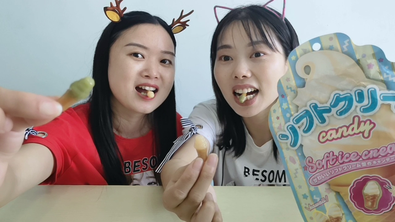 Girlfriend pranks: fear of hot root "ice cream", smaller than the finger, more funny.