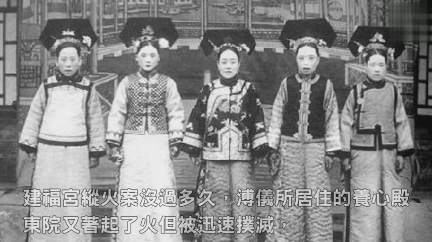 Where did thousands of eunuchs go after the fall of the Qing Dynasty?