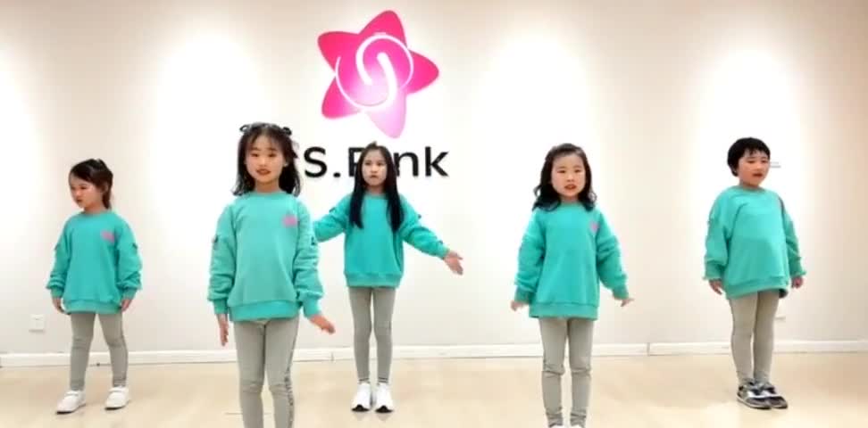 Children perform the dance 