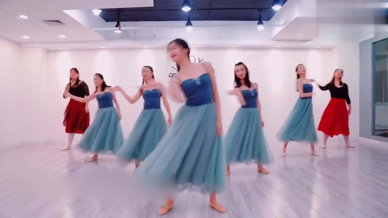 The body dance "Slowly like you" is really beautiful, I want to see it, beautiful!