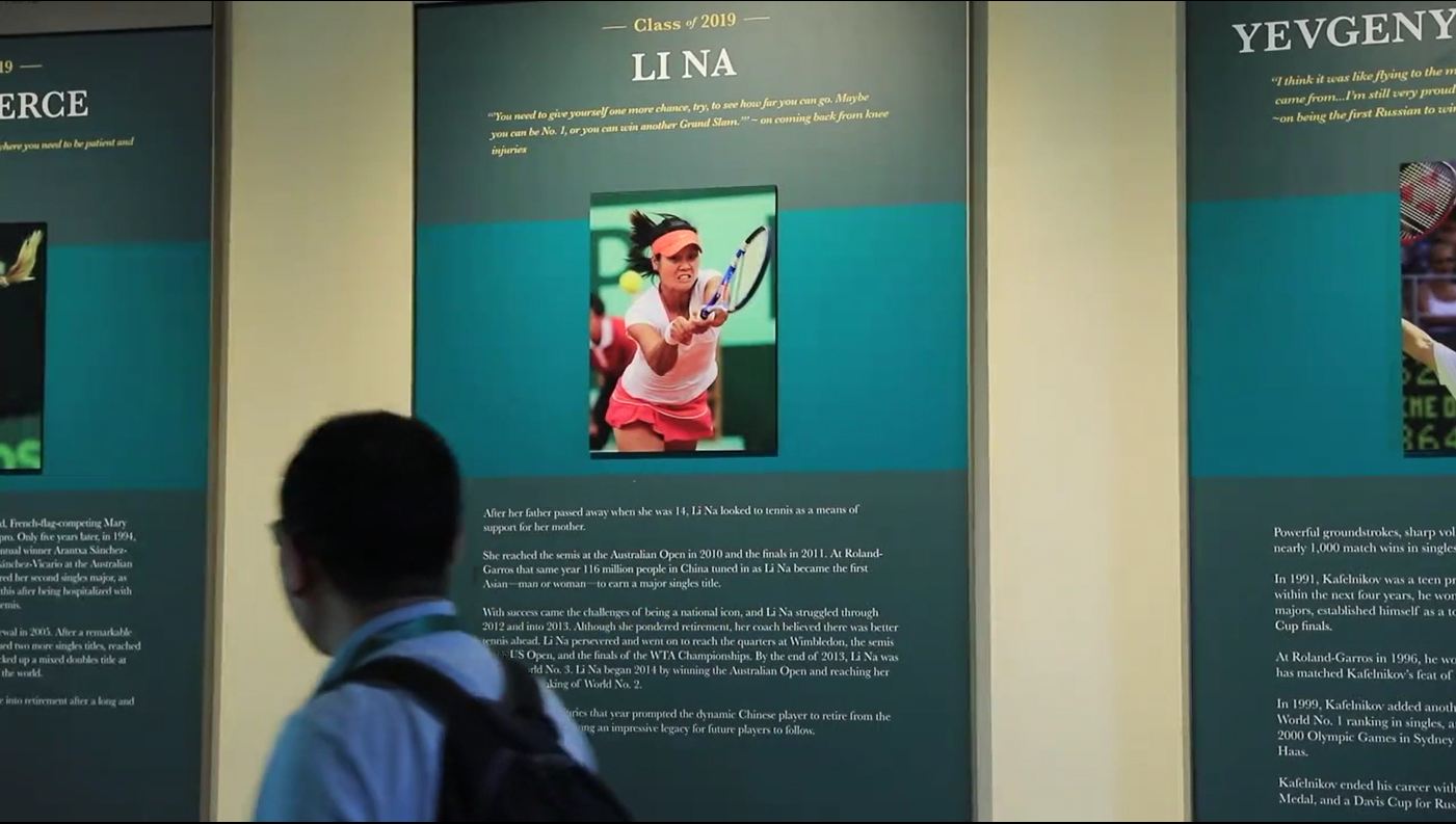 After Li Na officially joined the International Tennis Hall of Fame, the place was on fire...