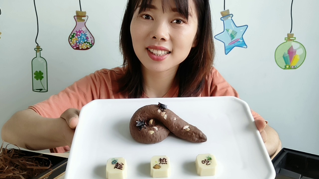 Gourmet food is unpacked, and at first glance you want to pinch your nose. The wonderful "chocolate with bowl and bowl" tastes sweet and full-bodied.