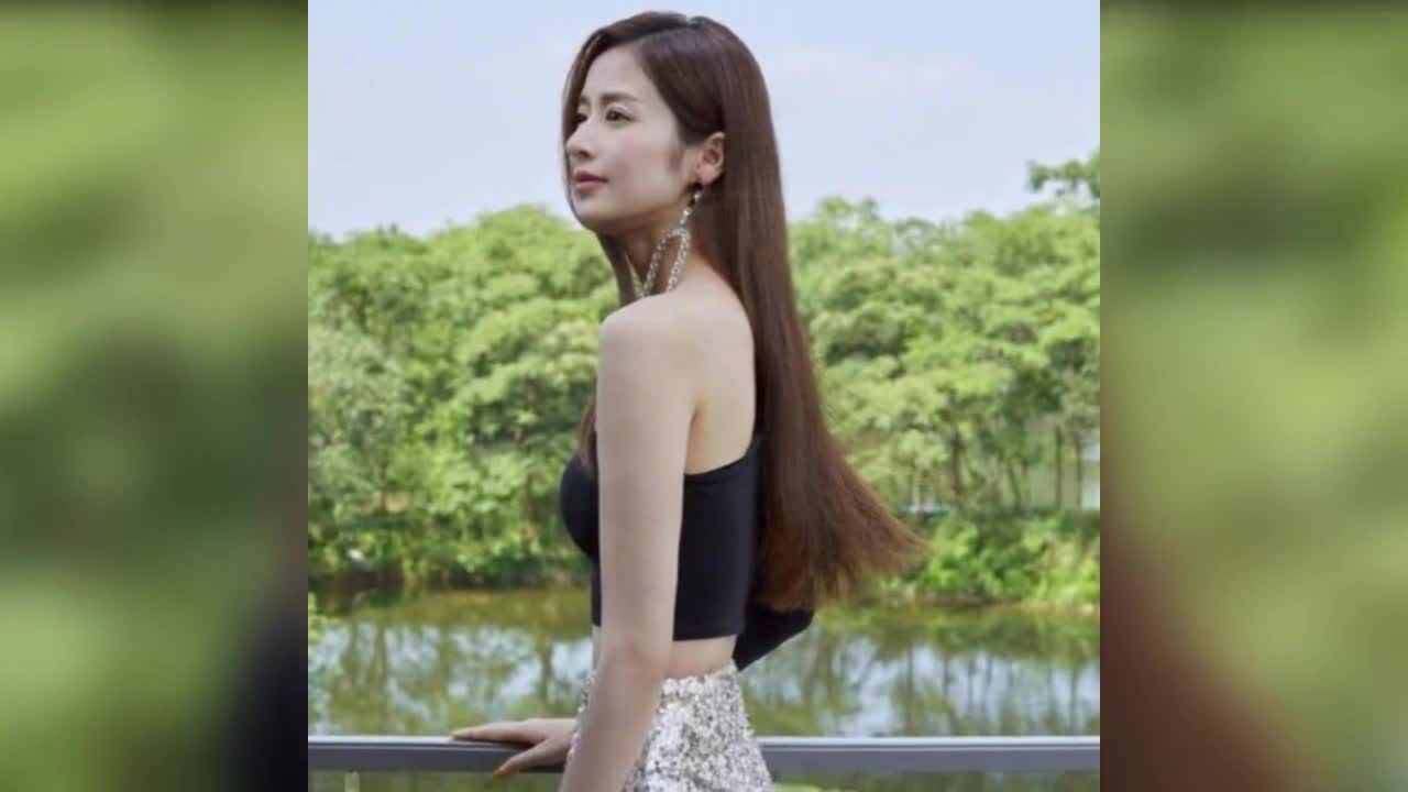 Ying Er is no longer a sparerib figure when she is a mother, wearing sequined skirt becomes the most beautiful "mermaid" Xiao Man waist to grab a mirror.