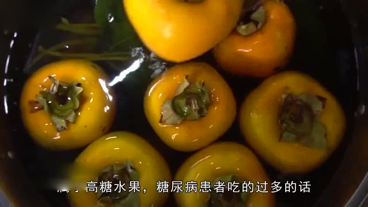 Persimmon is known as the first fruit of autumn, but the doctor warned: two kinds of people should not eat, be careful not to find disease.