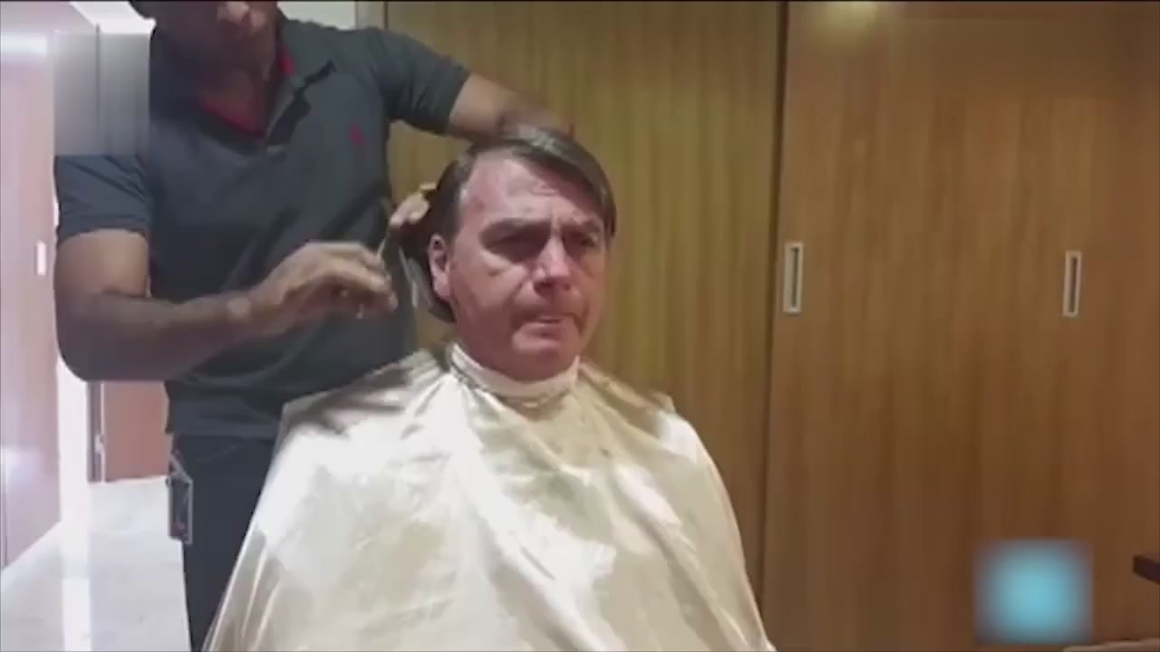 A news about brazil president:Brazilian President Begins to Haircut Live