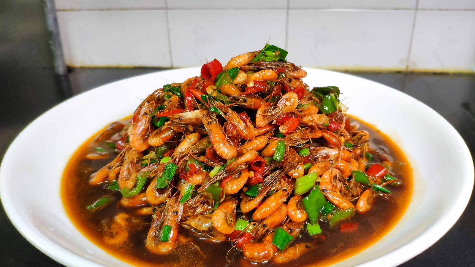 Small river shrimp is the best way to relieve the hunger. It is spicy and tasty. It has a special meal. It is not tired of eating every day! 