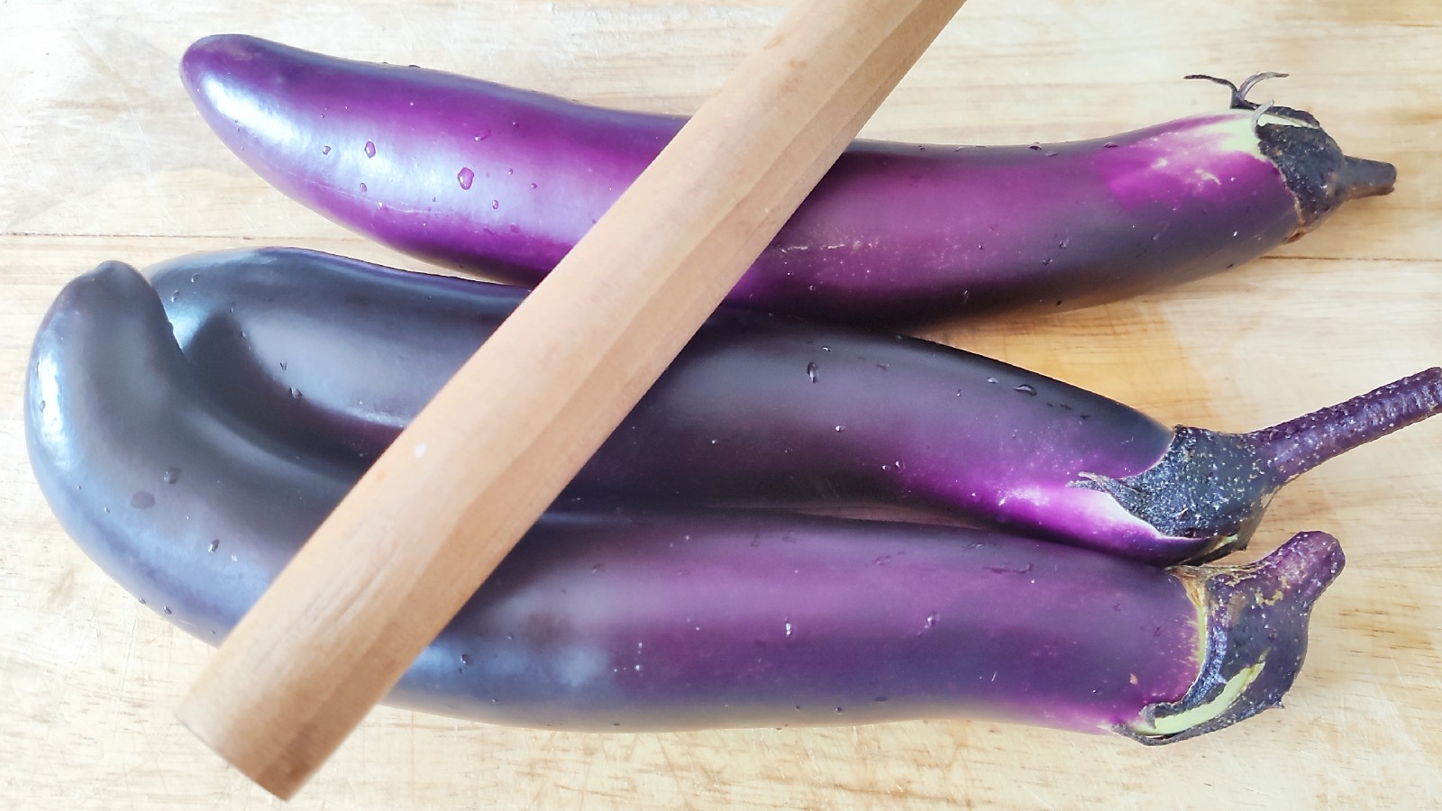 My eggplant never fried to eat, rolling pin a knock, more fragrant than meat, table was robbed.