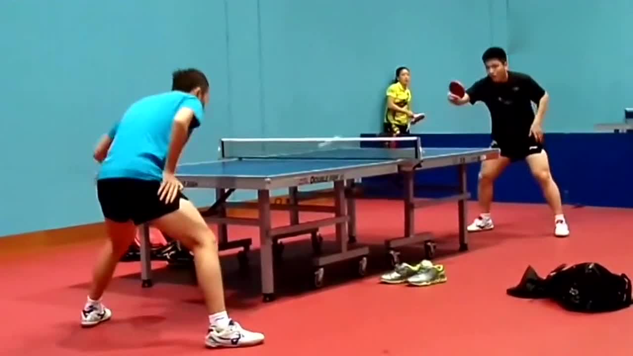 Fan Zhendong defends the champion! Looking at his daily practice with Xu Xin, it feels better than the match.