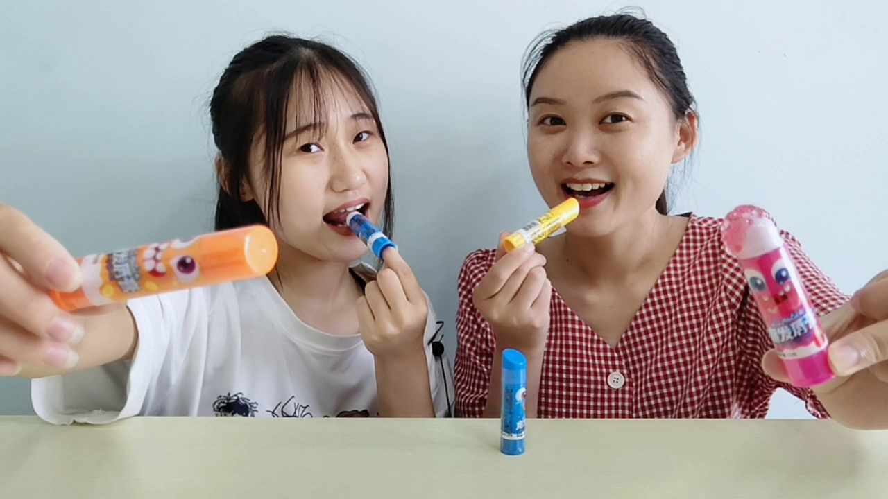Two eat "magic Lip Balm", colorful hair twist out, sweet and sour jam fun.