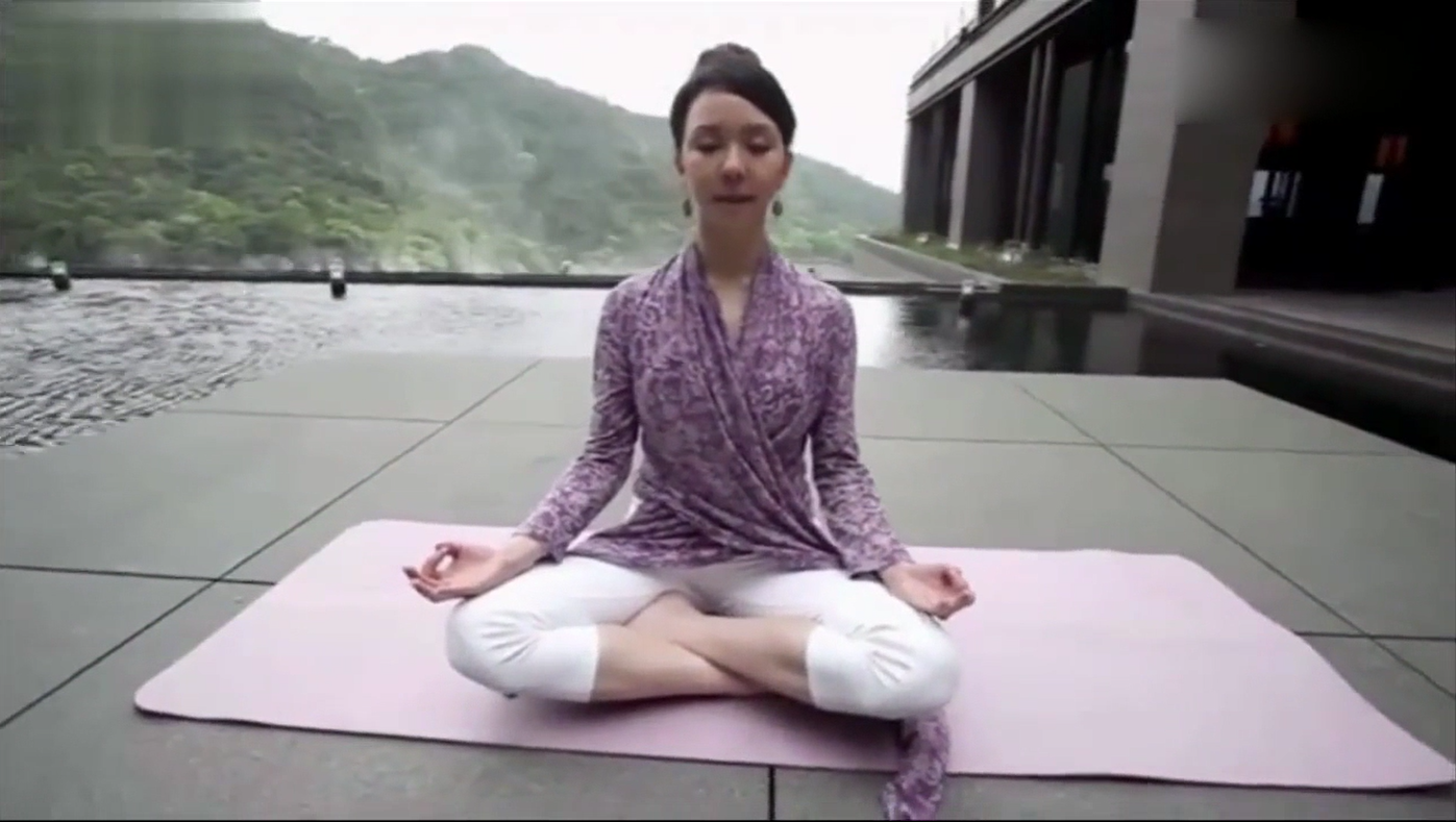 Watch one kilo of yoga a day for free online video to learn how to lose weight