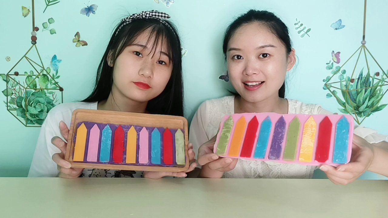 They eat DIY creative "arrow chocolate", which is like a rainbow in colour and crisp in fragrance.