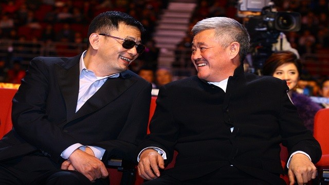 How strong is Zhao Benshan's background? Look who he is taking pictures with. Netizens said they were not provoked