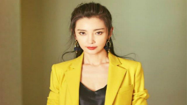 When a female star wears a suit and looks handsome, there's nothing wrong with a boy. Netizen: She was broken and bent by Li Bingbing.
