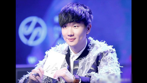 JJ Lin microphone has been dropped many times in order to prove he has no frake singing?