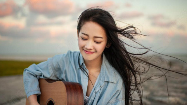 The guitar duet "The Unknown" Chen Xuelan has a beautiful and elegant voice.