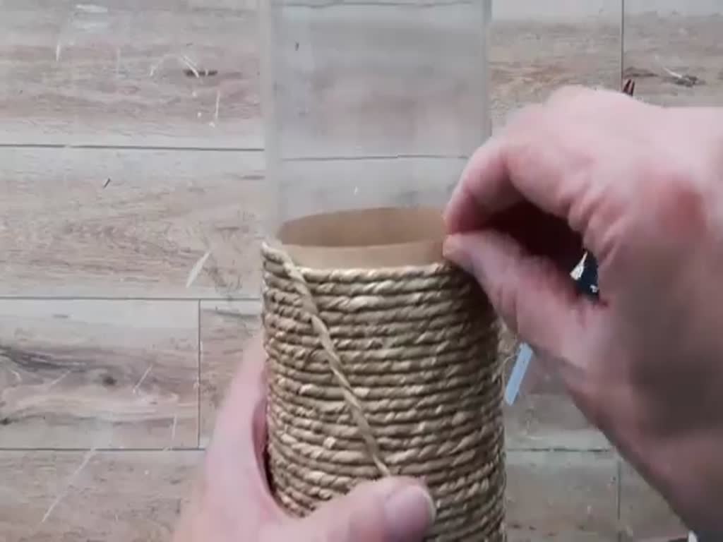 DIY vase, a rope to complete the decoration
