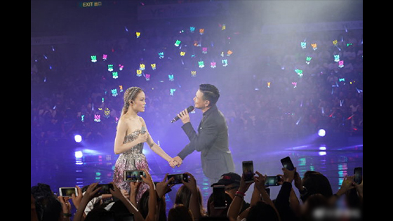 It’s rare to see Jacky Cheung comes to Joey Yung and at the same concert.