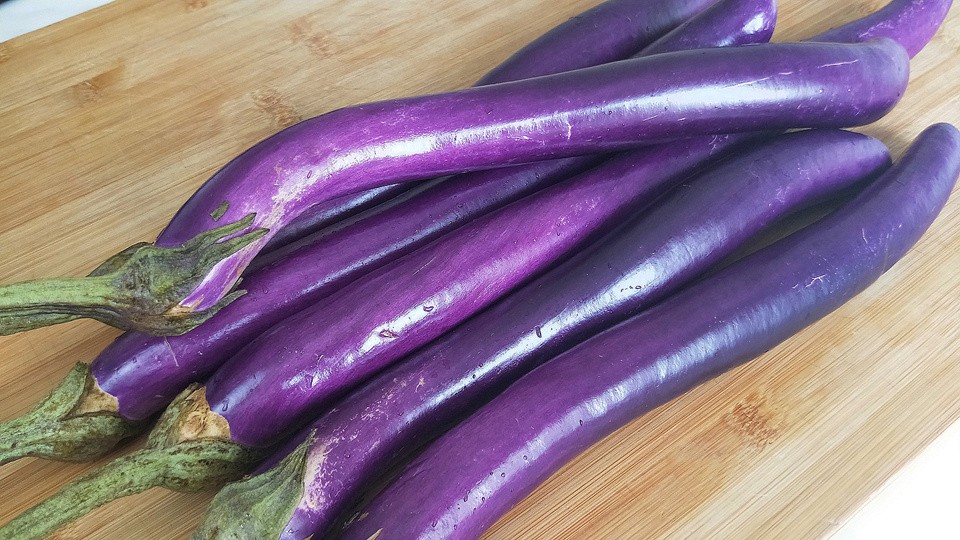 Six eggplants, two garlics, seven times a week are not enough, spicy and delicious, there is no residue left after serving.
