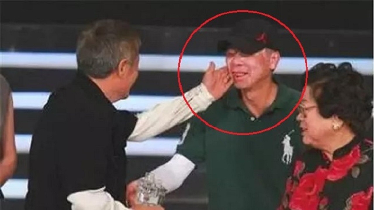 How strong is Zhao Benshan's background? Feng Xiaogang made a mistake when he said something wrong. Zhao Benshan slapped him on the platform.