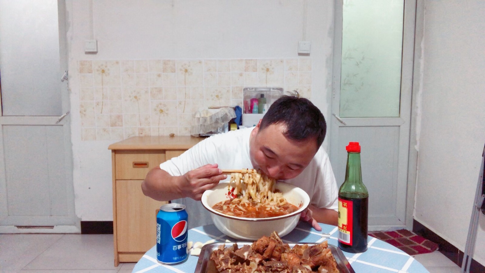 Halogen 2 kg beef 2 kg spine, braised beef knife noodles, too delicious, one pot at a time, addiction!