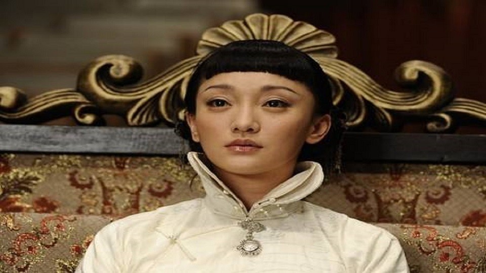 Zhou Xun, 44, cut a "traitor" bang and suddenly became an 18-year-old girl.