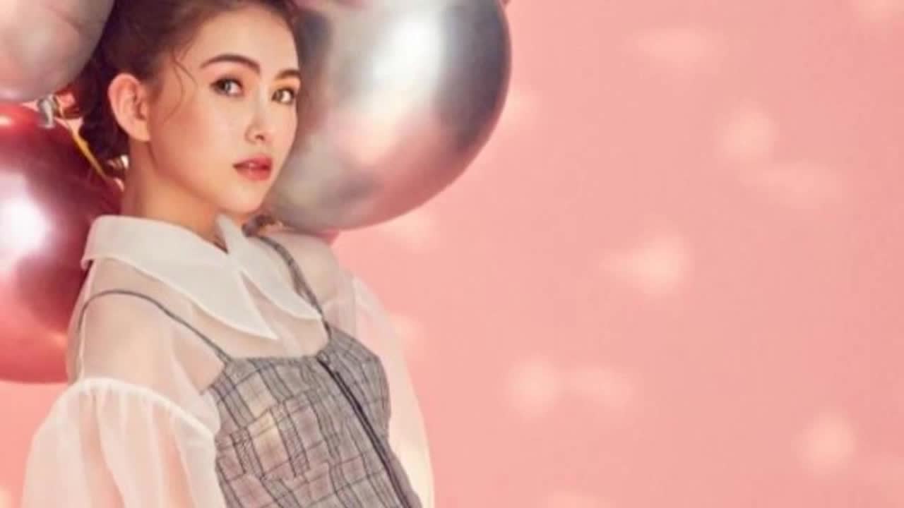 Kunling shoots "advertisement balloon" theme portrait of sweet and beautiful girl feeling boom