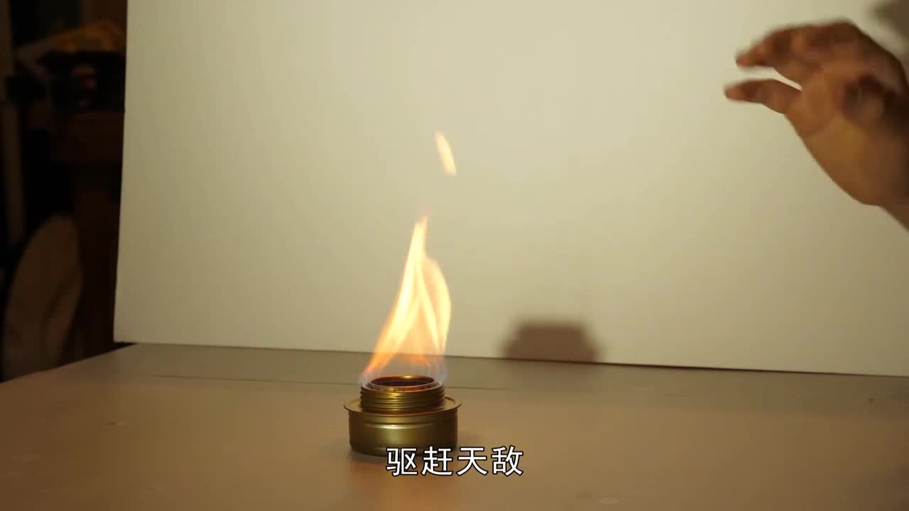 Have you ever seen a black flame? Approaching alcohol with saline water, this picture is magical like a movie special effect.