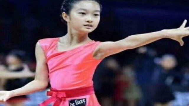 Although her daughter won the national dance championship, she made a helpless voice to her family. Ma Yili cried bitterly.