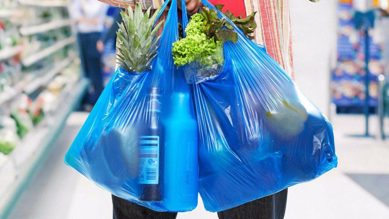 Eatable plastic bags, easy to use and pollution control, magical invention
