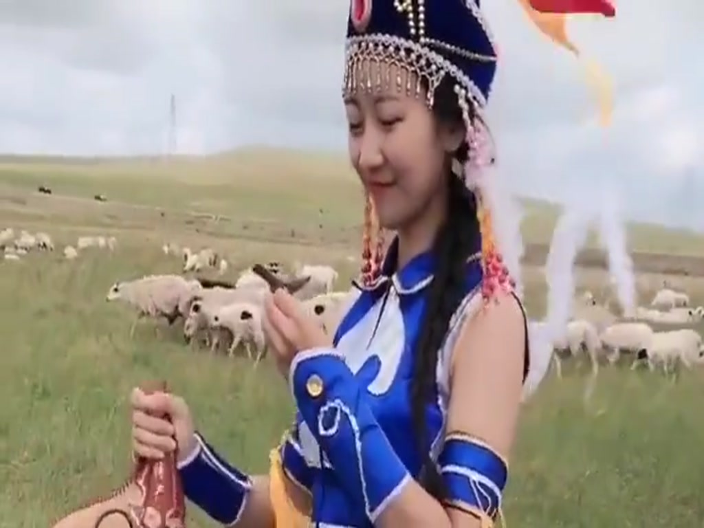 The most beautiful scenery of the grassland, female college students give up high-paying jobs, and resolutely return to their home town where they grew up to start their own businesses, the picture is beautiful.