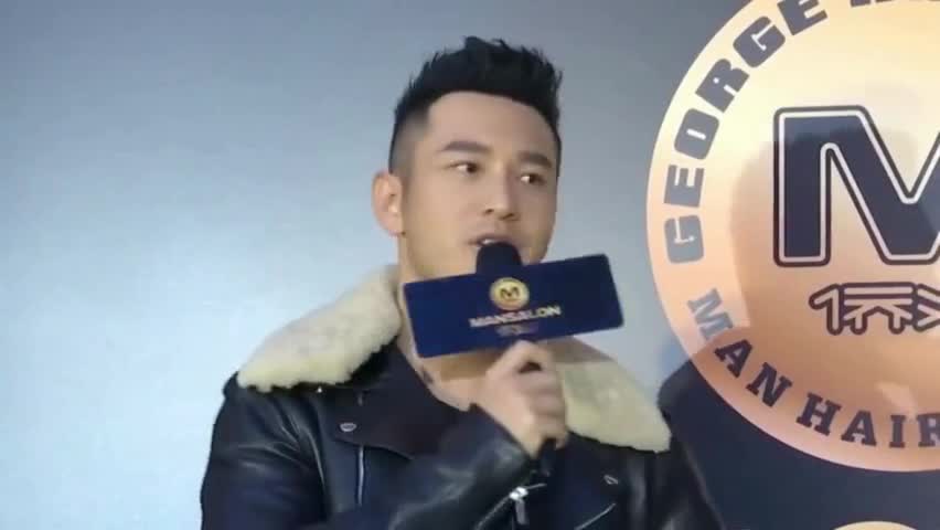 Huang Xiaoming was panting and exhausted on the mountain. He was not as strong as Liu Yifei on foot.