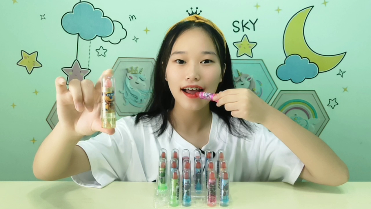 Teeth Girls try "chewing gum", pink color girls love, sweet and delicious, super interesting