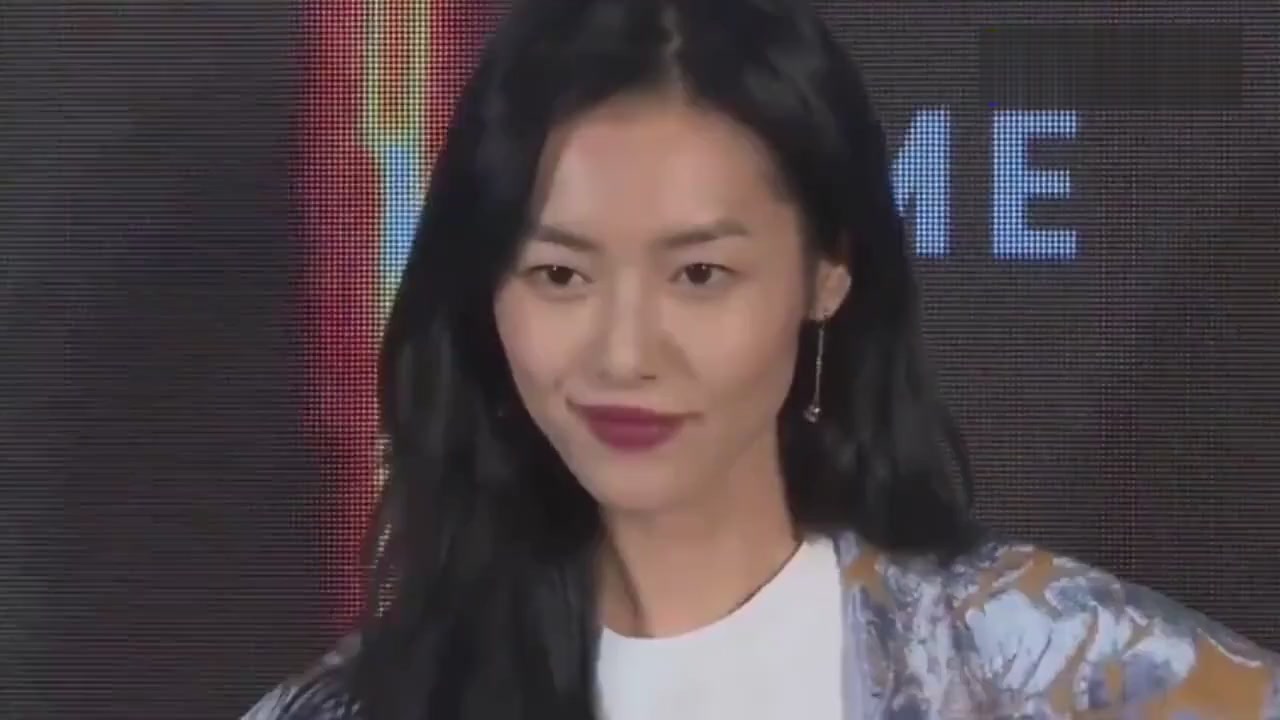 Supermodel Liu Wen announced the termination of cooperation with coach brand