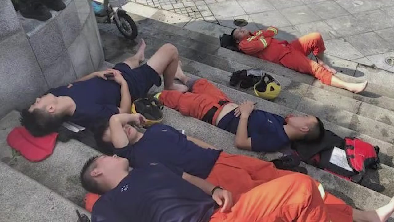 Against Typhoon lekima for Hours,Firemen sleep on the floor