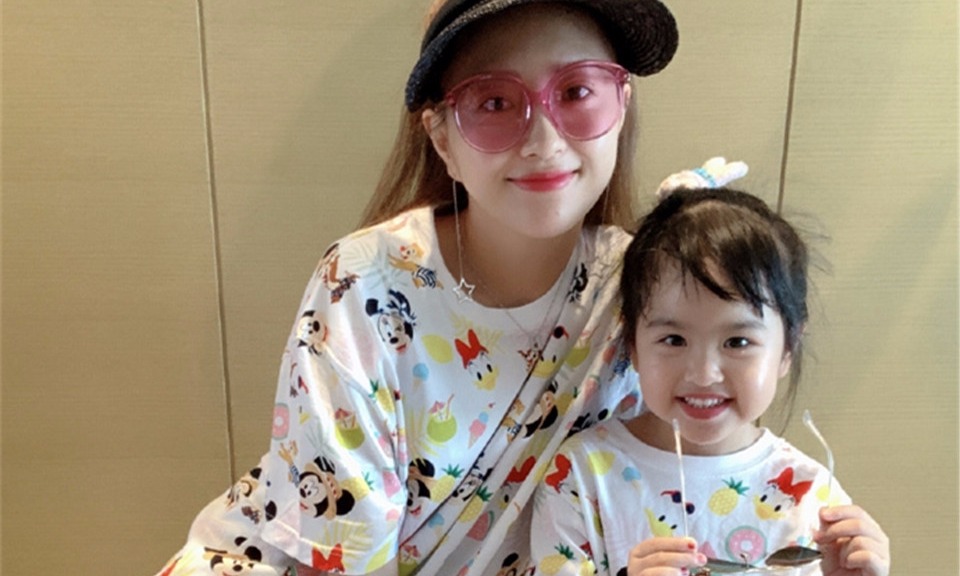 Bao Wenjie and her daughter wear dumplings and learn swimming in full force