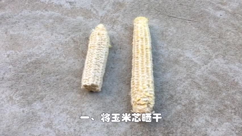 Corn cob in the bathroom, it's really awesome. Many men and women need it. I don't know what a pity it is.