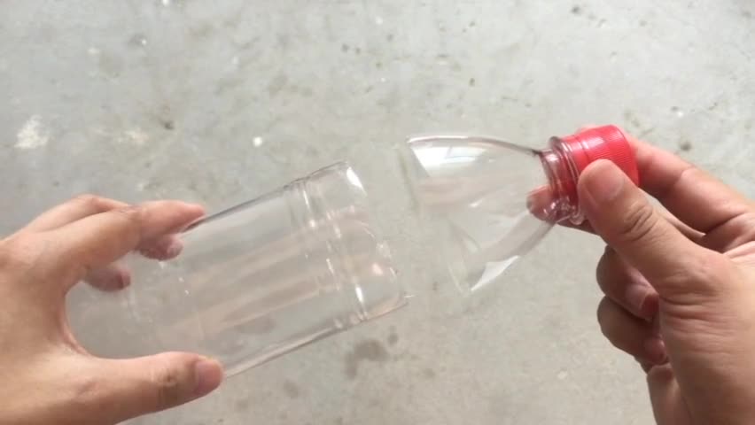 Plastic bottles are too valuable. Cut them like this and they immediately become treasures that you can't buy for money.