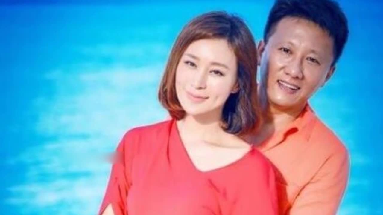 Having shaved half of her eyebrows for filming, she has been naked married to her husband for 24 years, and now she is spoiled by her husband at the age of 40.