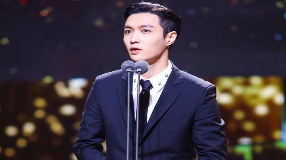 Zhang Yixing was scolded by the Korean people: Get out of Korea, he answered on the spot, Korean people living in town.