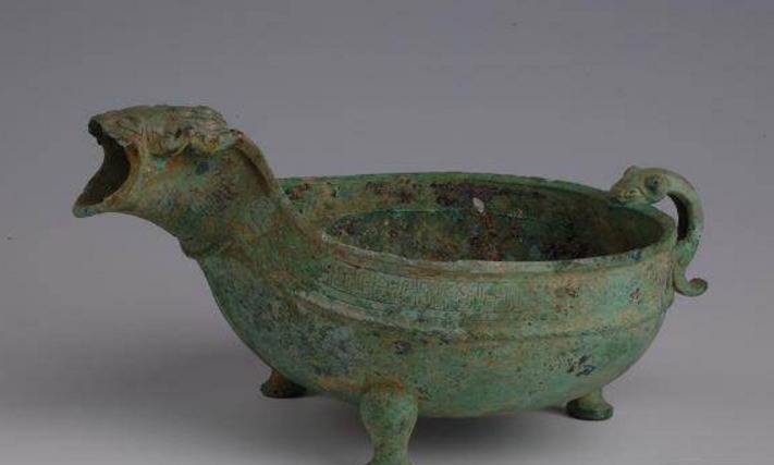 Villagers dug bronzes from their farmland and handed them over free of charge. 37 national treasures are worth more than 100 million yuan.
