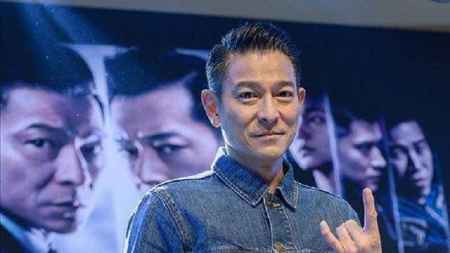 Patriotic artist Andy Lau took the lead in declaring his position and withdrawing from the Golden Horse Award, saying that he should not challenge the national bottom line.