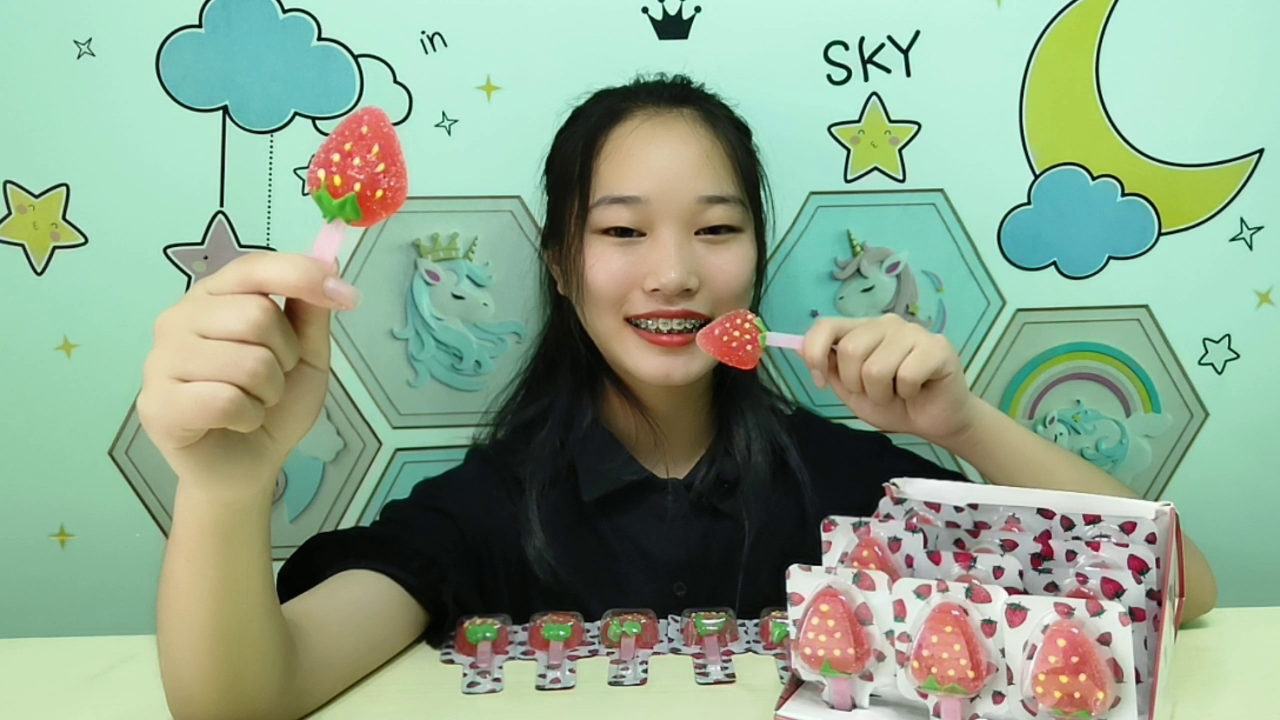 Teeth Girls try "strawberry fudge", full and red really attractive, soft and sweet super delicious.