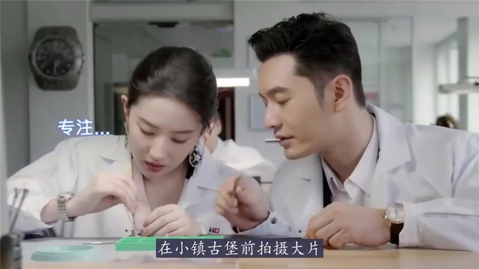 Huang Xiaoming and Liu Yifei were in the same frame 13 years later. Aunt Xianqi was still praised for her frozen age and later became uncle.