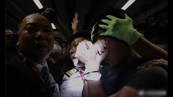 Hong Kong demonstrators crowded tourists to coma and blocked medical treatment