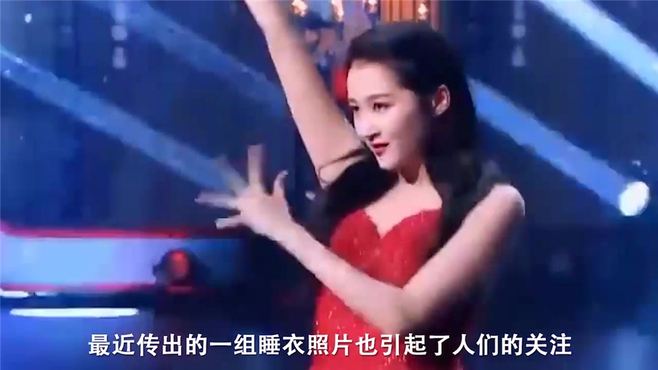 Guan Xiaotong's sleeping position lit up, and the thin layer was too provocative. Netizens: Eyes are poisonous.