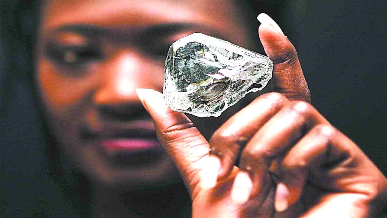 African diamonds are big and cheap. Why don't tourists buy them? What's the matter?